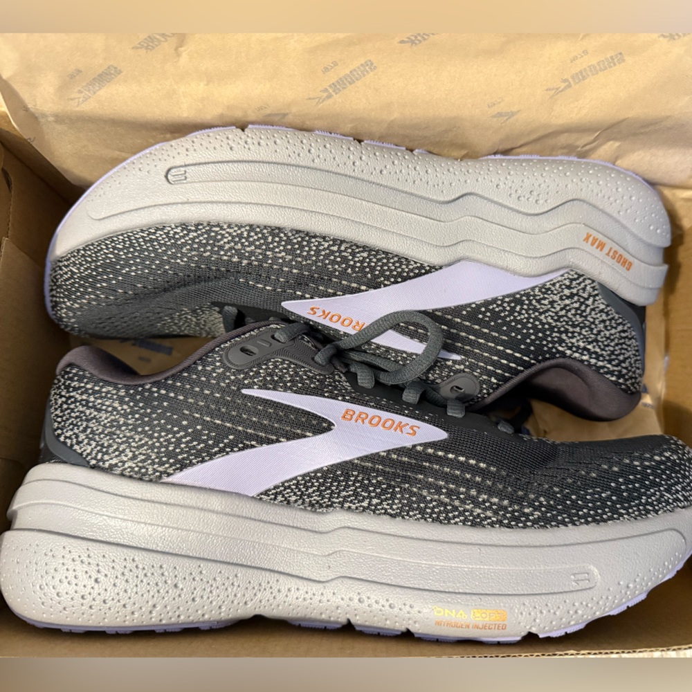 Brooks Women's Black and Gray Athletic Shoes